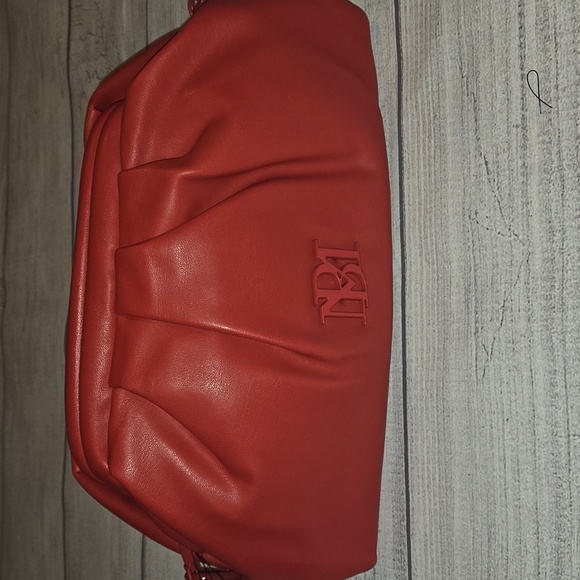 Badgley Mischka Wrapped Frame Clutch Shoulder Bag w/ Chain Link Red NWT - Picture 3 of 10